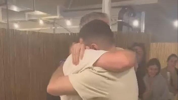 החיבוק של שגב כלפון ואוהד בן עמי 