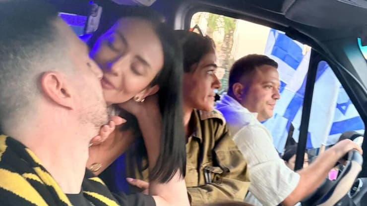 אלקנה בוחבוט חזר הביתה (צילום: לירן תמרי) אלקנה בוחבוט חזר הביתה