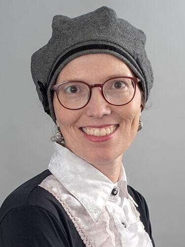 ד"ר נעה לאה כהן, המנהלת והאוצרת של גלריית המקלט