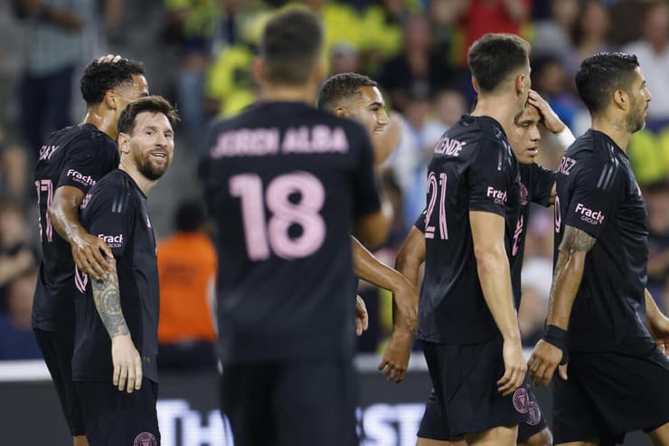 מסי חוגג עם החברים, הלילה מול נאשוויל (צילום: Johnnie Izquierdo/Getty Images) לאו מסי