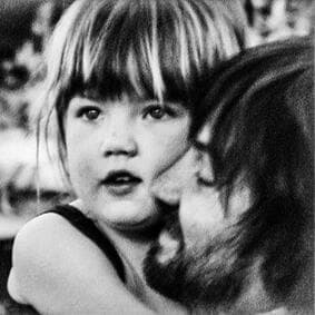 עטיפת Deadbeat. הקטע האחרון עושה טוב על הלב yk14551305