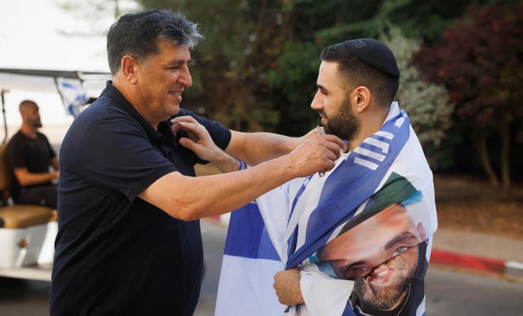 שגב כלפון, שורד השבי, משתחרר מהמחלקה בבית החולים 