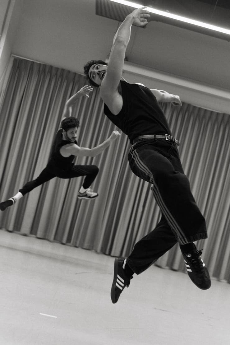 "לא מדובר בעוד מחזמר, אלא במחזמר עם אמירה וביקורת נוקבות". מתוך הפרזנטציה של "סיפור הפרברים" (צילום: אור דנון, באדיבות תיאטרון בית ליסין ע"ש ברוך איבצ'ר) מתוך הפרזנטציה של "סיפור הפרברים"