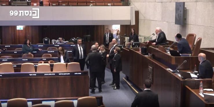 עימות בכנסת (צילום: ערוץ כנסת ) עימות בין מירב בן ארי לדודי אמסלם בכנסת