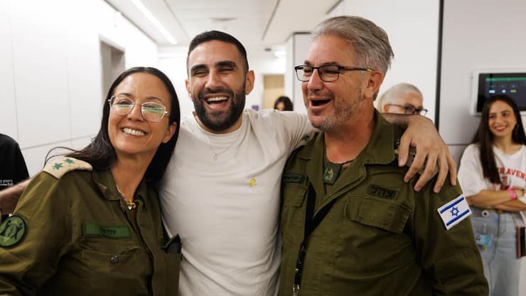 שגב כלפון, שורד השבי, משתחרר מהמחלקה בבית החולים 