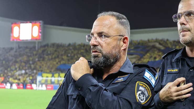 מפקד מחוז איילון, תת ניצב דניאל חדד (במרכז)