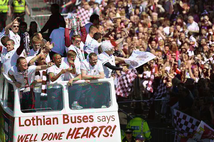 הארטס חוגגים את התואר האחרון - זכייה בגביע הסקוטי ב-2012 אחרי ניצחון על היברניאן (צילום: Jeff J Mitchell/Getty Image) הארטס חוגגים את התואר האחרון - זכייה בגביע הסקוטי ב-2012 אחרי ניצחון על היברניאן