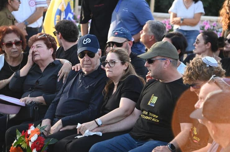 הלווייתו של סג"מ איתי יעבץ במודיעין. "אהוב שלי, איך נפרדים?" (צילום: יאיר שגיא ) הלווייתו של סמ״ר איתי יעבץ ז"ל במודיעין