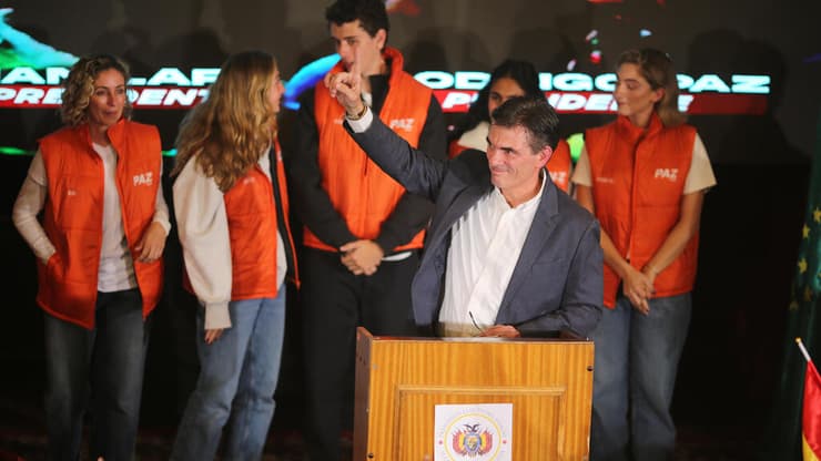 רודריגו פאז. אחת השיחות המדיניות הראשונות שקיים הייתה עם שר החוץ (צילום: Gaston Brito Miserocchi/Getty Images) רודריגו פאז, הנשיא הנבחר בבוליביה