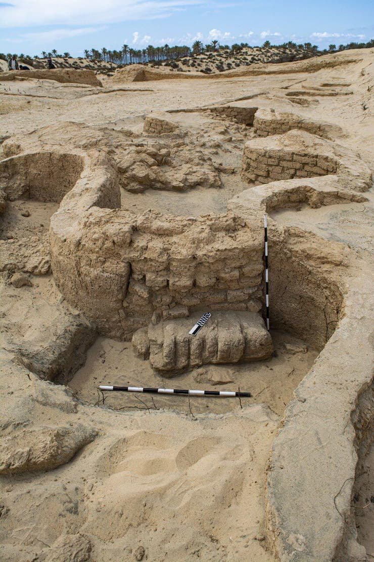 חלק מחומת המצודה המפותלת שהתגלתה בצפון סיני