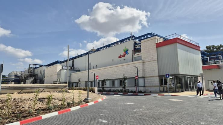 המפעל של שטראוס (צילום: מירב קריסטל) המפעל של שטראוס