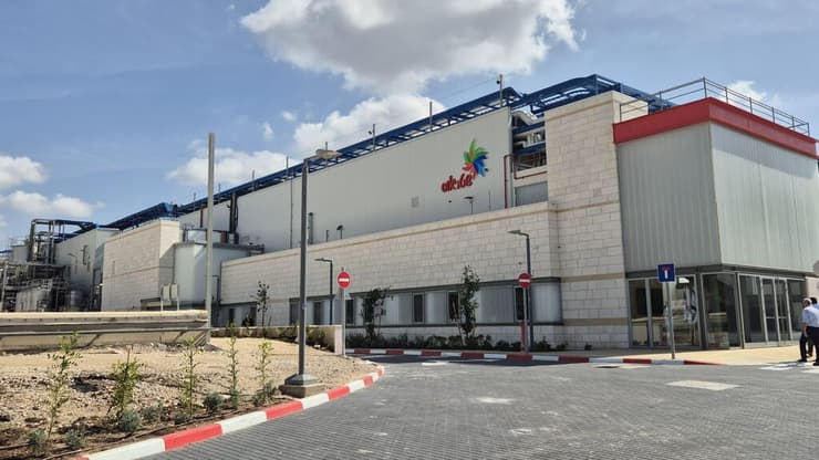 המפעל של שטראוס (צילום: מירב קריסטל) המפעל של שטראוס