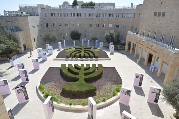 התערוכה ברחבת המוסדות הלאומיים בירושלים