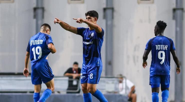 ניב יהושע חוגג