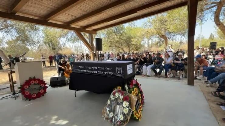 הלווייתו של אליהו (צ'רצ'יל) מרגלית שגופתו הוחזרה בעסקה משבי חמאס