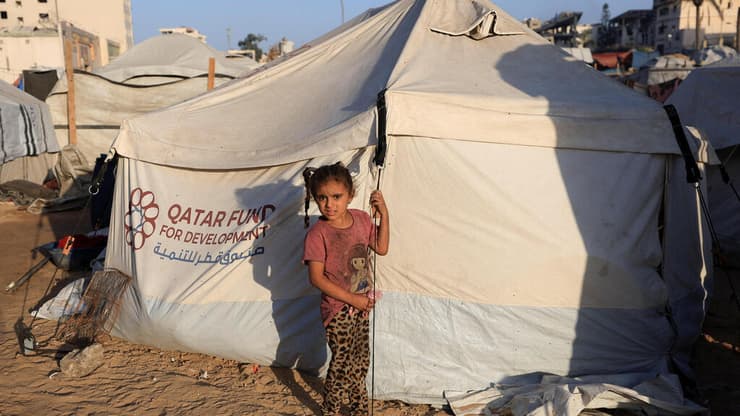 אוהל בעיר עזה (צילום: REUTERS/Dawoud Abu Alkas) הריסות בעיר עזה