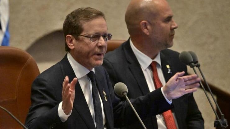 הרצוג. "איש בצוואר רעהו חונקים אחד את השני" ( צילום: עמוס בן גרשום/ לע״מ) פתיחת מושב הכנסת