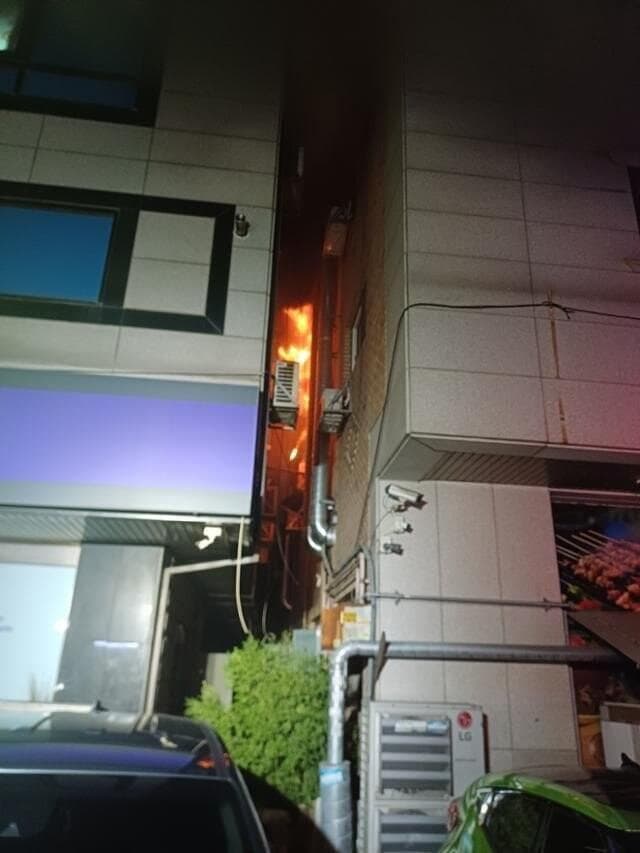 דרום קוריאה שריפה הרוגה אישה ניסתה להרוג ג'וק עם להביור