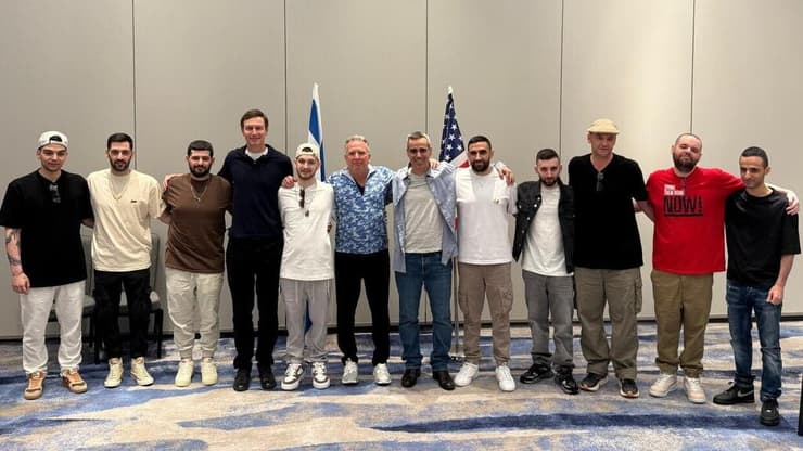 צילום: מטה משפחות החטופים שורדי שבי נפגשו עם וויטקוף וקושנר