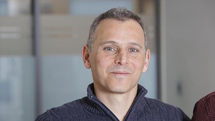 פרופ' רואי אדמון