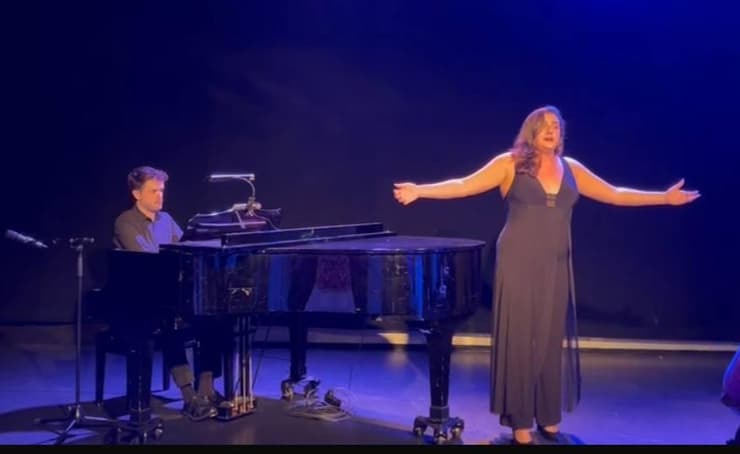 תמרה נשרי מבצעת את Vissi d'arte, vissi d'amore, מתוך "טוסקה" (צילום: עומר טסל) מתוך "טוסקה"