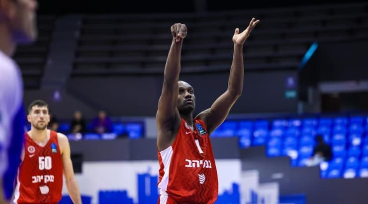 ג'ארד הארפר זורק עונשין