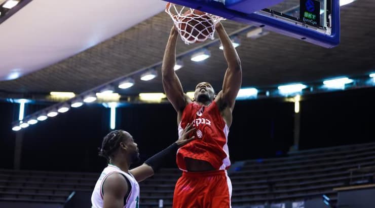 אוסטין וויילי מטביע