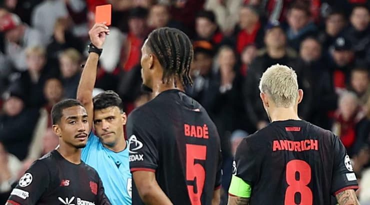 רוברט אנריך סופג את האדום (IMAGO) רוברט אנריך סופג את האדום