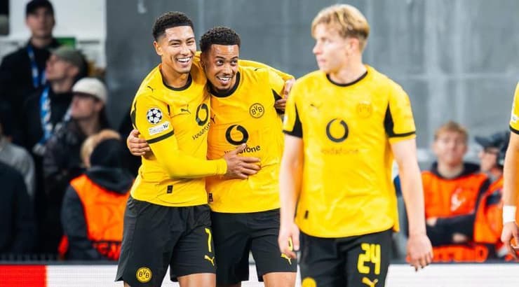 שחקני דורטמונד חוגגים (IMAGO) שחקני דורטמונד חוגגים