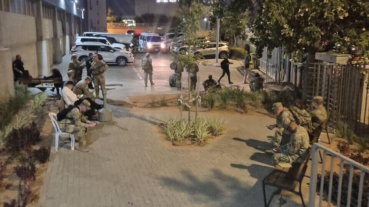 ישראל הטילה וטאו על טורקיה וקטאר. החיילים האמירתים והירדנים מעדיפים להישאר בצל (צילום: איתמר אייכנר) מפקדה ישראלית אמריקאית בקרית גת