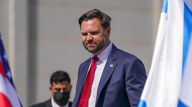  ג'יי. די. ואנס נוחת בישראל