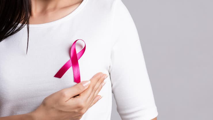 בהשוואה לאוכלי בשר, פסקטריאנים וצמחונים היו בסיכון נמוך יותר לסרטן השד, בעיקר בקרב נשים לאחר גיל המעבר (צילום: Shutterstock) סרטן השד