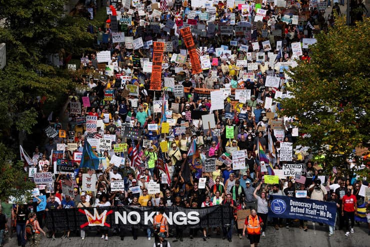 אטלנטה הפגנה נגד נשיא ארה"ב טראמפ  במסגרת מחאת no kings 18 באוקטובר