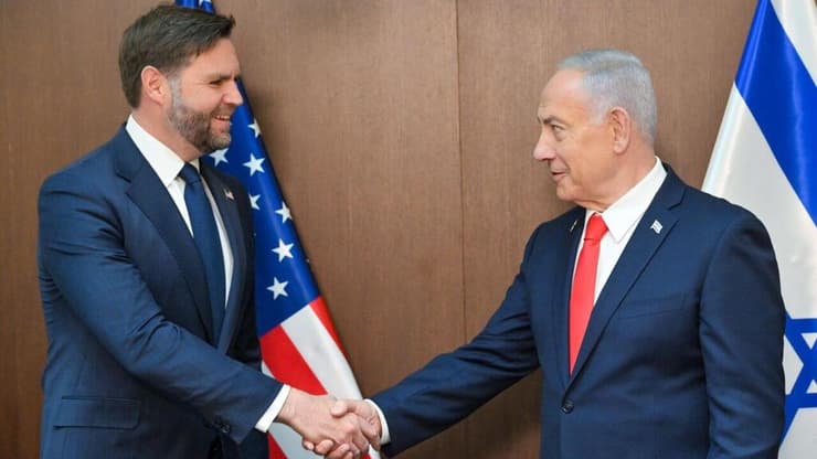 ואנס ונתניהו. רפובליקנים צעירים נוטים יותר מהמבוגרים לומר שארה"ב תומכת במידה מופרזת בישראל (צילום: קובי גדעון/ לע״מ) פגישתם של ראש הממשלה בנימין נתניהו וסגן נשיא ארה"ב ג'יי די ואנס