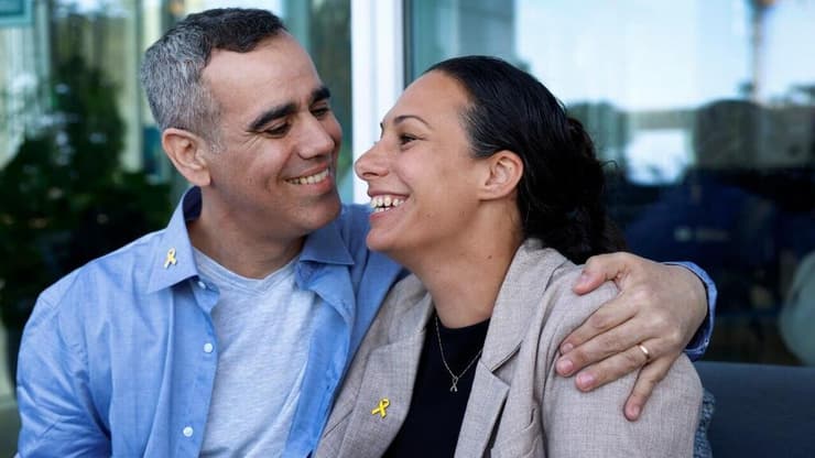 לישי לביא-מירן ועמרי מירן, מתאחדים לאחר חזרתו מהשבי (צילום: זיו קורן) לישי ועמרי מירן, מתאחדים לאחר חזרתו של עמרי משבי חמאס