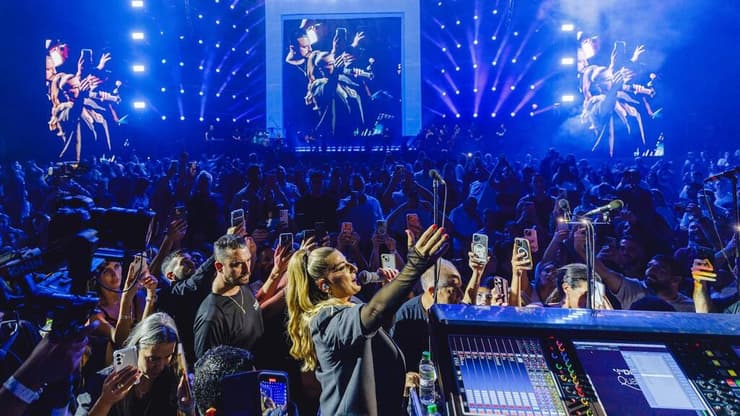 שרית חדד בהופעה בקיסריה