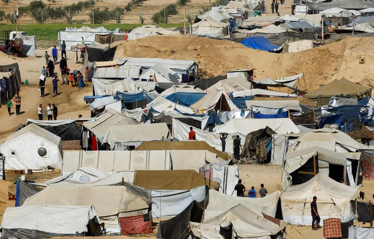 דיר אל בלח, עזה (צילום: REUTERS/Mahmoud Issa) דיר אל בלח עזה אוהלים בפליטים