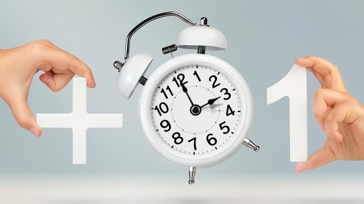 כשעוברים לשעון חורף אנו מרוויחים שעת שינה נוספת (צילום: Shutterstock) שעון חורף