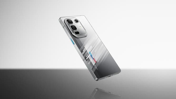 GT 30 Pro (יח"צ) הסמארטפון GT 30 Pro של Infinix