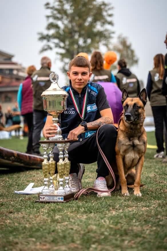 אלופי העולם. אייל וכלבו וואן שוט (צילום: Shelby Wise) אלופי העולם. אייל וכלבו וואן שוט