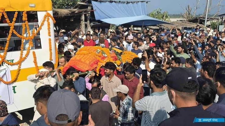 ביפין ג'ושי מובא למנוחות במחוז ילדותו בנפאל