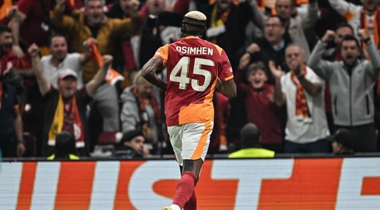 ויקטור אוסימן חוגג