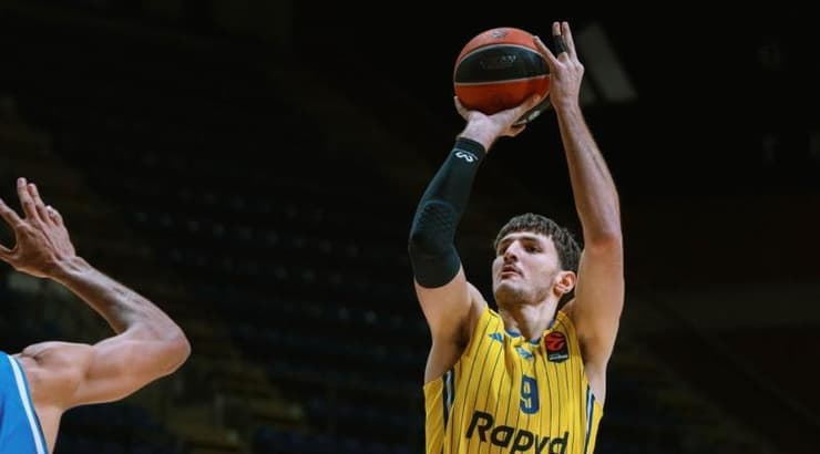 רומן סורקין עולה לזריקה