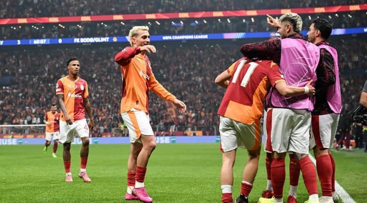 שחקני גלאטסראיי חוגגים