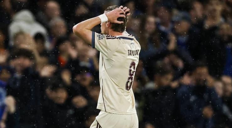 קנת' טיילור תופס את הראש (IMAGO) קנת' טיילור תופס את הראש