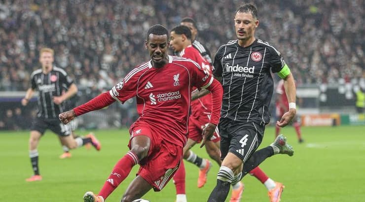 אלכסנדר איסאק בפעולה