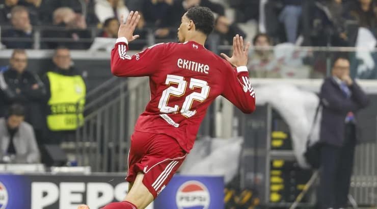 הוגו אקיטיקה חוגג