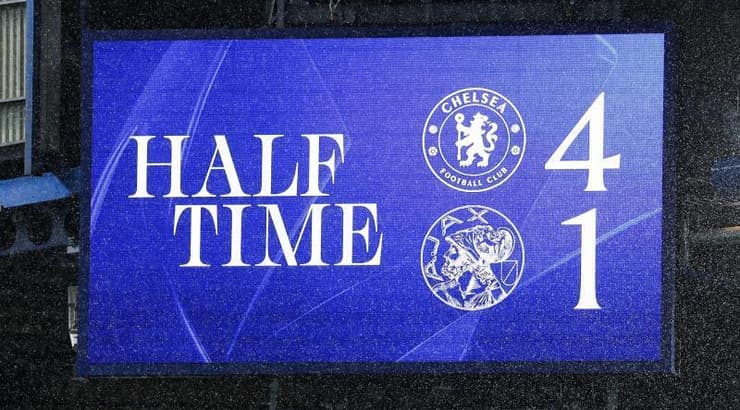 לוח התוצאות בסיום המחצית הראשונה (IMAGO) לוח התוצאות בסיום המחצית הראשונה