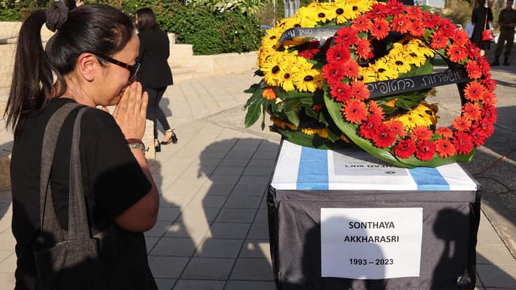 טקס פרידה מסונטיה אוק'קראסרי בנתב"ג, לפני השבת גופתו לתאילנד