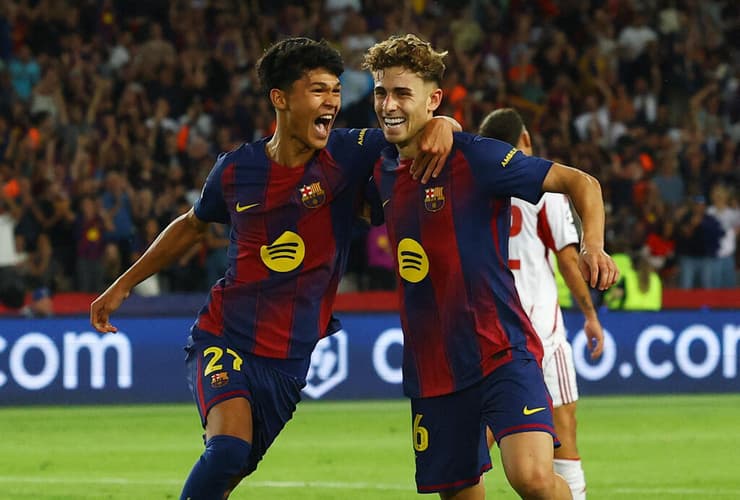 תוצרת מקומית. פרננדס חוגג עם לופס (צילום: REUTERS/Albert Gea) פרננדס חוגג עם לופס